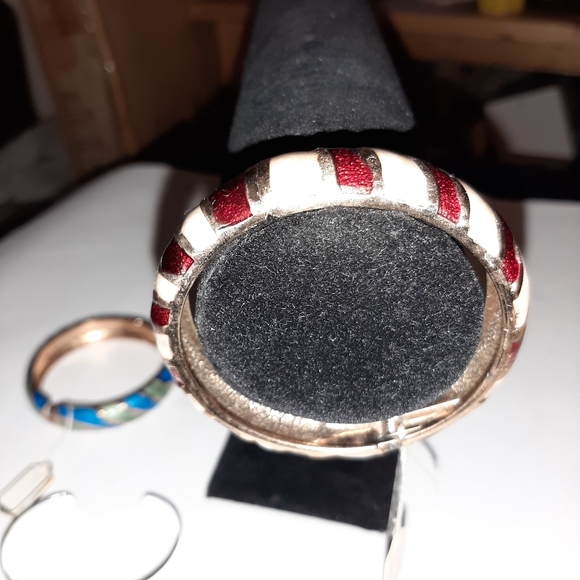 Ladies jewelry(cuff) - Picture 6 of 8
